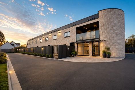 Photo of property in 2/100 Staveley Street, Avonhead, Christchurch, 8042