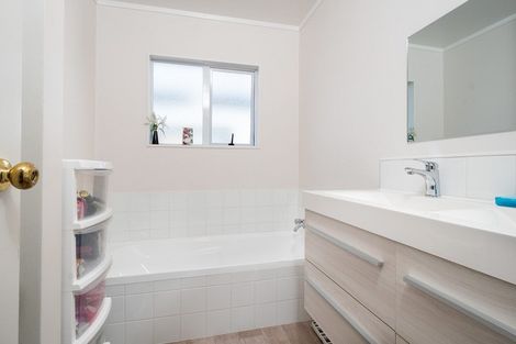 Photo of property in 8b Ascot Avenue, Henderson, Auckland, 0610