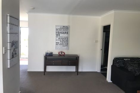 Photo of property in 60 Roberta Crescent, Orewa, 0931