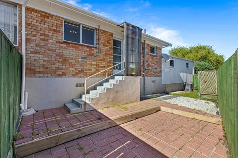 Photo of property in 2/62 Vera Road, Te Atatu South, Auckland, 0610