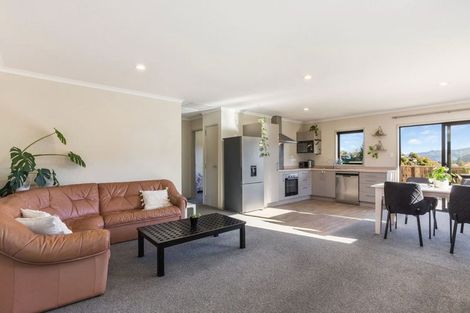 Photo of property in 78 Sunstone Crescent, Timberlea, Upper Hutt, 5018