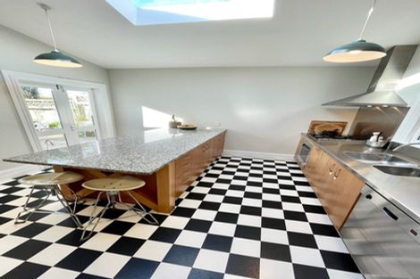 Photo of property in 45 Fairview Crescent, Kelburn, Wellington, 6012