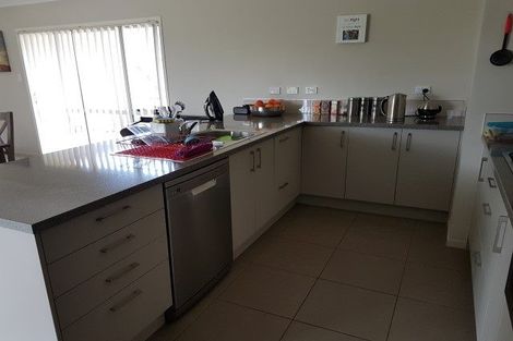 Photo of property in 20 Northbrook Close, Greenhithe, Auckland, 0632