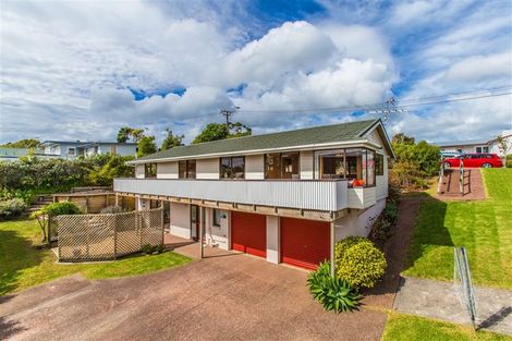 Photo of property in 16 Sunnynook Road, Sunnynook, Auckland, 0620