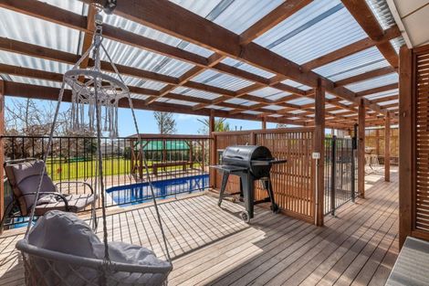 Photo of property in 242 Omokoroa Road, Omokoroa, 3114