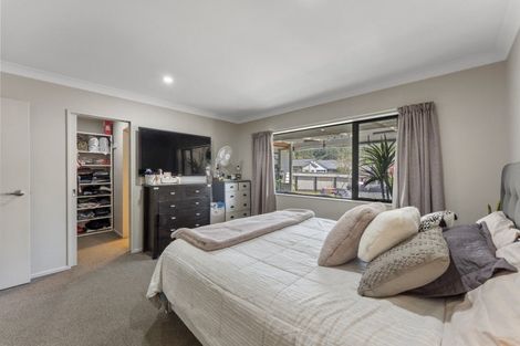 Photo of property in 6 Poppy Watts Grove, Stokes Valley, Lower Hutt, 5019