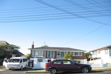 Photo of property in 115 Bleakhouse Road, Mellons Bay, Auckland, 2014