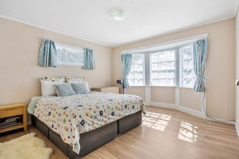 Photo of property in 64 Ayton Drive, Totara Vale, Auckland, 0629