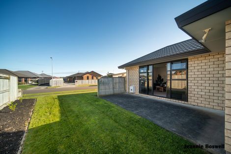 Photo of property in 8 Medallion Court, Kelvin Grove, Palmerston North, 4414