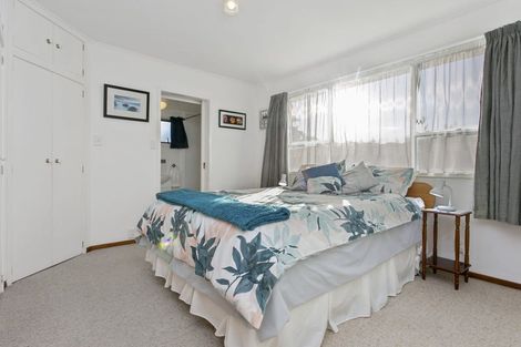 Photo of property in 16 The Grove, Titirangi, Auckland, 0604