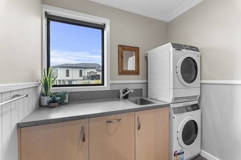 Photo of property in 1 Arden Place, Oakura, 4314