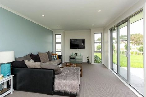 Photo of property in 2 Rayner Way, Glen Avon, New Plymouth, 4312
