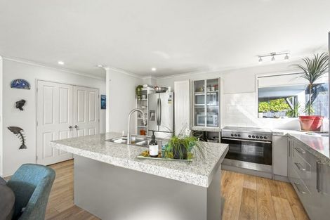 Photo of property in 1015b Beach Road, Torbay, Auckland, 0630