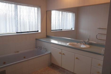 Photo of property in 14 Bob Charles Drive, Golflands, Auckland, 2013