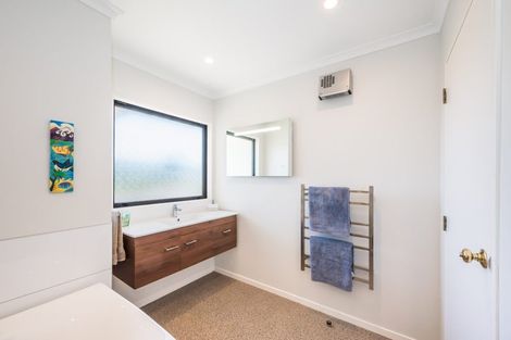 Photo of property in 46 Hicks Crescent, Waikanae Beach, Waikanae, 5036