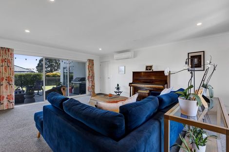 Photo of property in 17 Redwood Crescent, Hurdon, New Plymouth, 4310