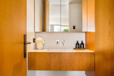 Photo of property in 215 Jervois Road, Herne Bay, Auckland, 1011