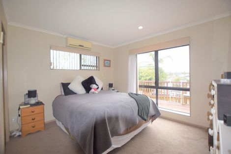 Photo of property in 24 View Ridge Drive, Ranui, Auckland, 0612