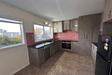 Photo of property in 2/136 Chivalry Road, Glenfield, Auckland, 0629