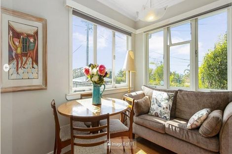 Photo of property in 298 East Coast Road, Forrest Hill, Auckland, 0620