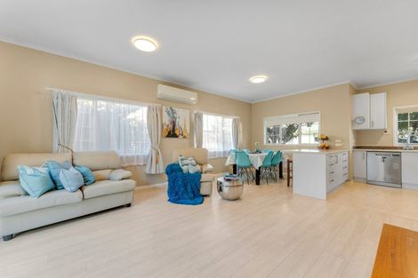 Photo of property in 17 Albizia Avenue, Henderson, Auckland, 0612