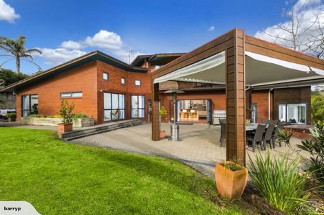 Photo of property in 28 Oakford Park Crescent, Greenhithe, Auckland, 0632