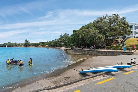 Photo of property in 2d/171 Hurstmere Road, Takapuna, Auckland, 0622