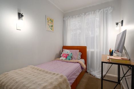 Photo of property in 73 Taylor Terrace, Tawa, Wellington, 5028