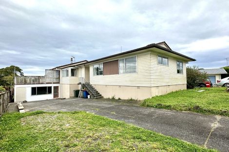 Photo of property in 19 Lydford Place, Glendene, Auckland, 0602