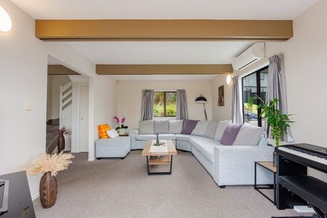 Photo of property in 2/70 Ayton Drive, Totara Vale, Auckland, 0629