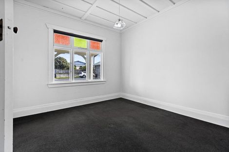 Photo of property in 25 Paynters Avenue, Strandon, New Plymouth, 4312