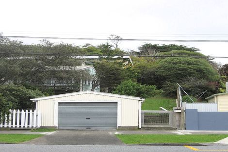 Photo of property in 6 Hawthorn Crescent, Stokes Valley, Lower Hutt, 5019