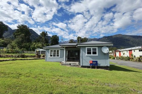 Photo of property in 13 Main Road, Fox Glacier, 7886