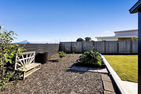 Photo of property in 12 Green Lane, Hawera, 4610