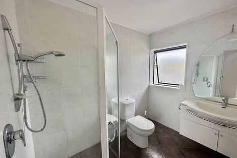 Photo of property in 2/11 Takutai Avenue, Bucklands Beach, Auckland, 2012