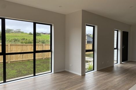 Photo of property in 28 Holcroft Street, Papakura, 2110