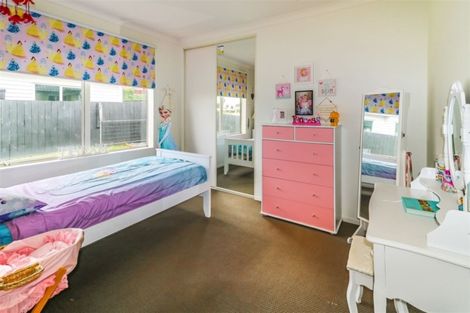 Photo of property in 105 Farnborough Drive, Grandview Heights, Hamilton, 3200