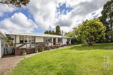 Photo of property in 18 School Road, Riverhead, 0820