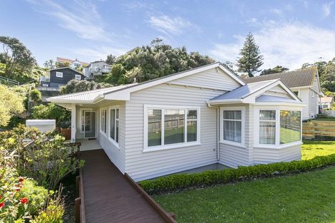 Photo of property in 1 Melrose Road, Island Bay, Wellington, 6023