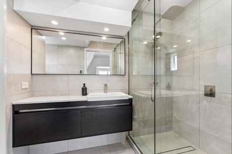 Photo of property in 15b Wilding Avenue, Northcote Point, Auckland, 0627