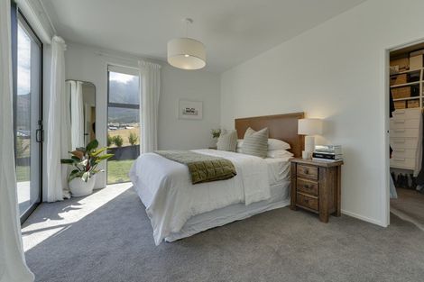 Photo of property in 52 Cunninghams Drive, Jacks Point, Queenstown, 9371