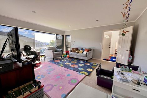 Photo of property in 7 Anure Place, Highland Park, Auckland, 2010