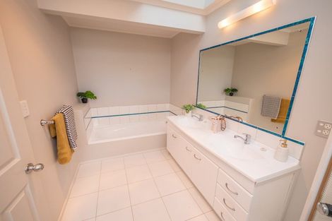 Photo of property in 11 Christine Drive, Coopers Beach, 0420