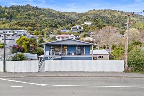 Photo of property in 62 Waikawa Road, Picton, 7220