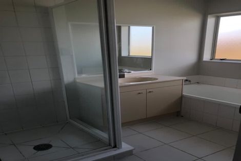 Photo of property in 15 Matilda Place, Weymouth, Auckland, 2103