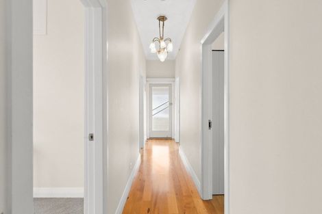 Photo of property in 10 Herald Terrace, Berhampore, Wellington, 6023