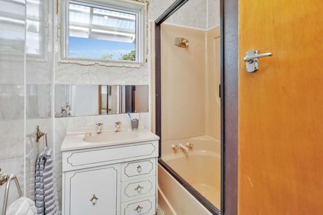 Photo of property in 82 Milton Terrace, Picton, 7220