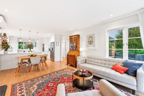 Photo of property in 9 Devon Street, Te Atatu South, Auckland, 0610