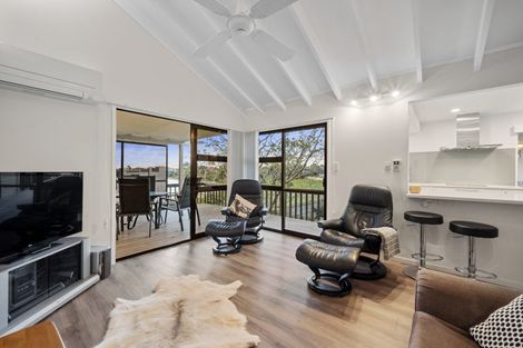 Photo of property in 21 St Annes Crescent, Wattle Downs, Auckland, 2103