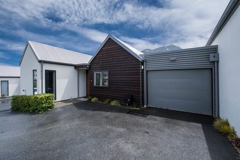 Photo of property in 8a Hallenstein Street, Queenstown, 9300